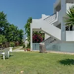 Ilios And Irene 10 B&B