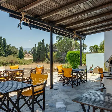 Ilios And Irene 10 Bed & Breakfast 4*