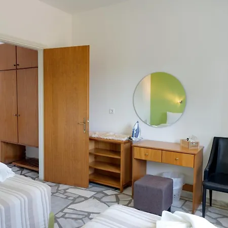 לינה וארוחת בוקר Ilios And Irene 10 4*