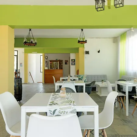 Ilios And Irene 10 Bed and Breakfast 4*