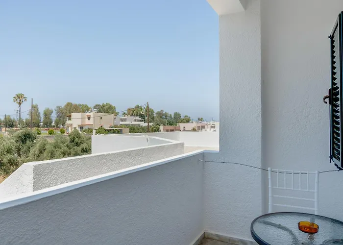 Ilios And Irene 10 Bed & Breakfast 4*